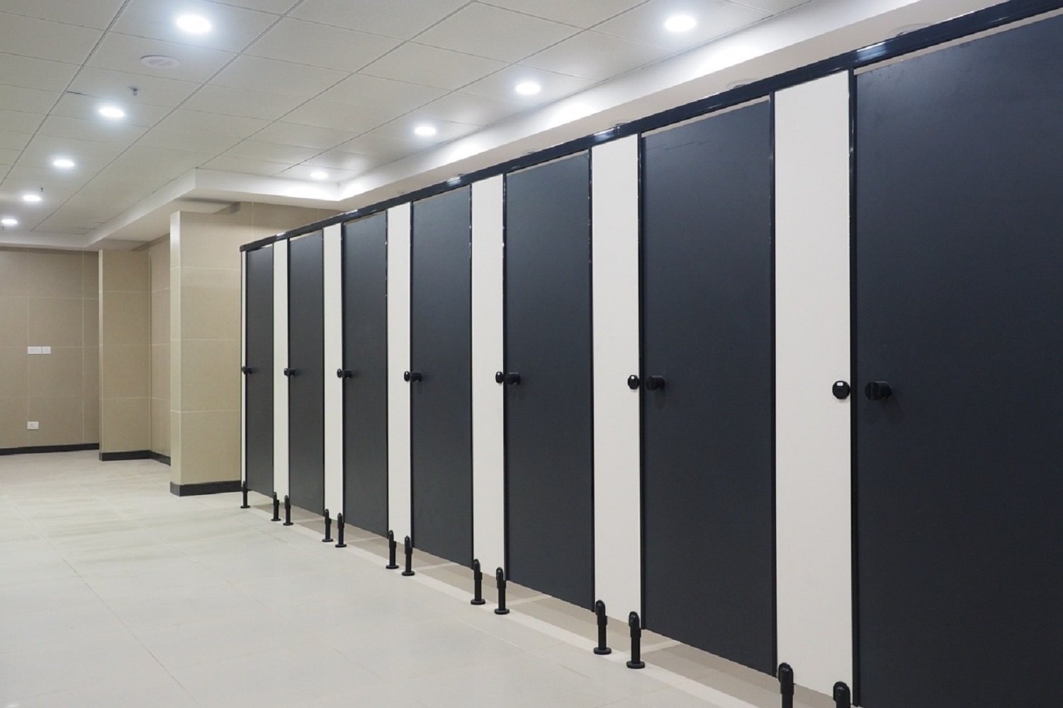 Who Are Some Popular Toilet Cubicle Manufacturers in Noida and Delhi NCR?